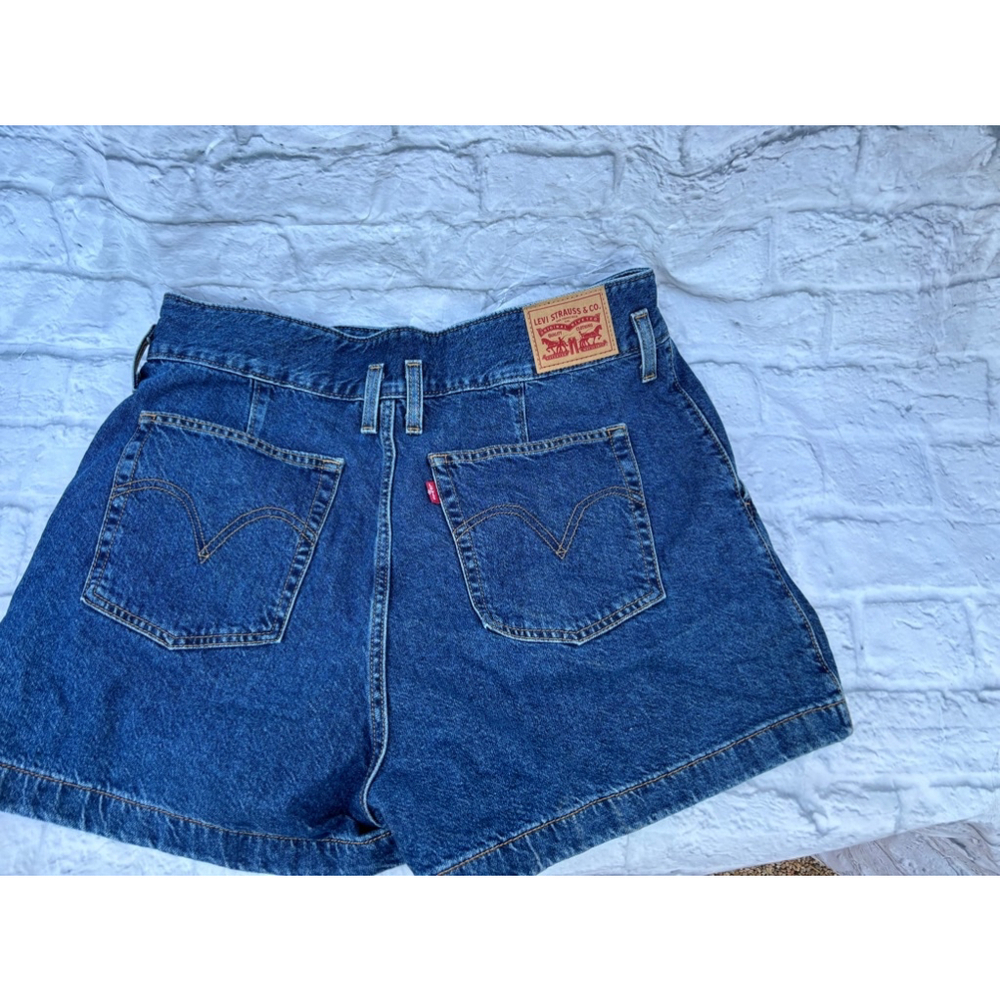 Women's Levi's Denim Shorts Size 33 Blue-high‎ waist mom shorts-nwot - Picture 2 of 7